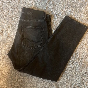 Jack&jones jeans - Säljer min Jack&jones jeans  Bra skick  Storleken står på andra bilden
