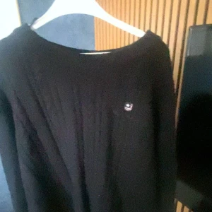 Tröja - Säljer min snygga Bondelid tröja. Nypris 699 säljer för 250💘 pris går såklart att diskuteras!💞 väldigt bra skick💞