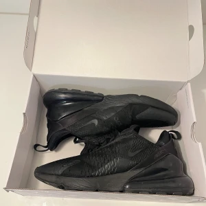 Air max 270 - Ett par air max 270 för salu, använts ett få tal gånger men ändå i bra skick