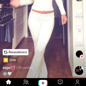 Lowaist yogapants - Låga yogapants i fräsch vit färg som INTE är genomskinlig! Så härligt material och har används endast 1 gång! Så fint och även mysigt🧸❤️