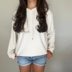 Stickad hoodie - Fin stickad hoodie