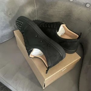Christian Louboutin  - Säljer nu dessa då de inte passade, skicket är 10/10 då dem ändast är testade, priset är inte hugget i sten!