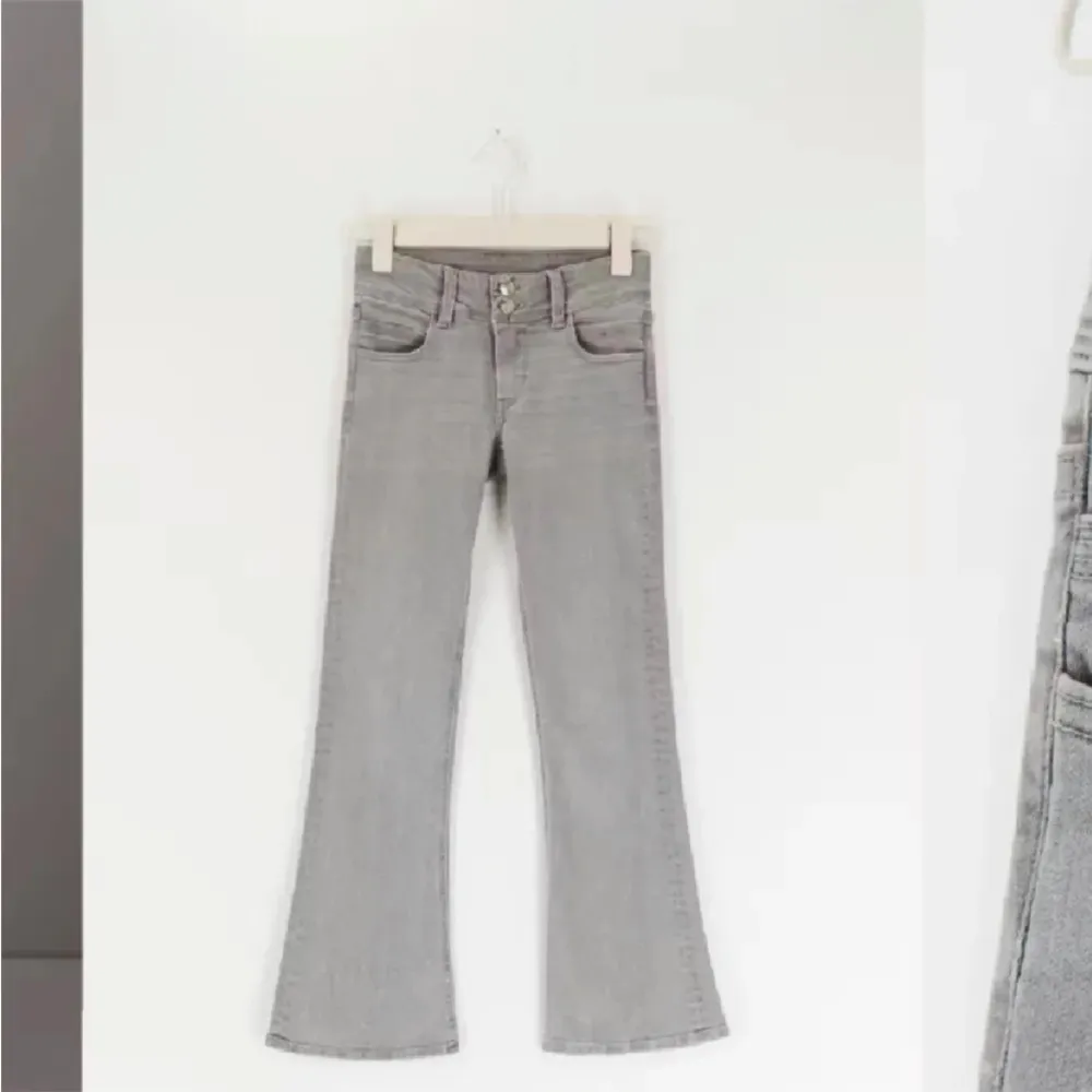 Säljer dessa snygga lågmidjade jeans från Gina, liknar Ltb jeansen!!!🥰❤️(pris kan diskuteras). Jeans & Byxor.