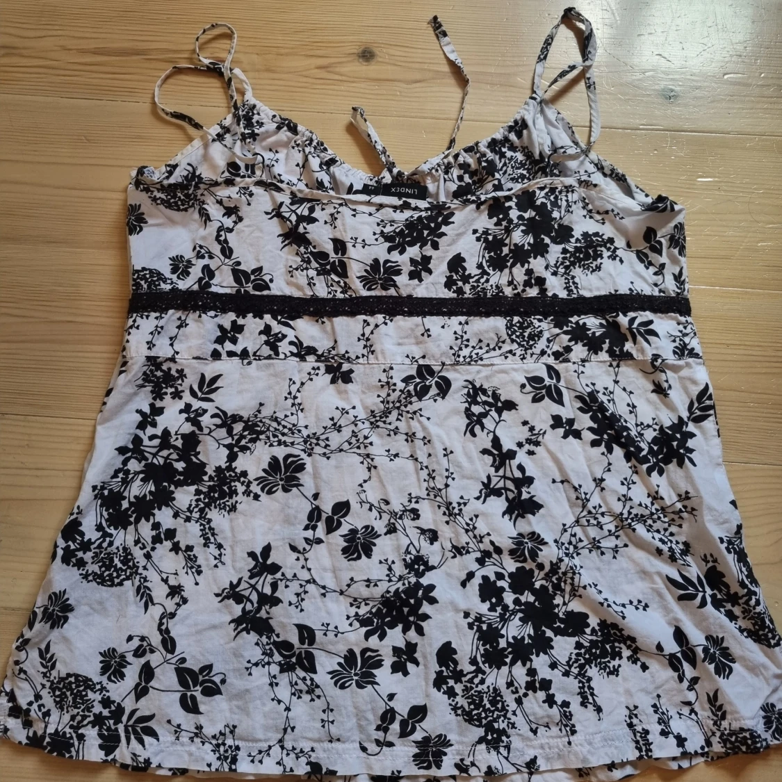 Svartvitt linne - 93