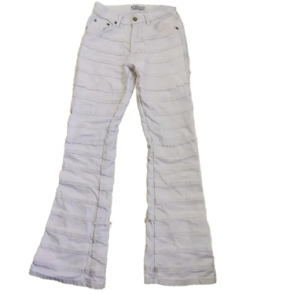 As feta y2k fishbone Jeans från när mamma var ung, sitter som xs soo hott🥵🥵🔥🔥. Jeans & Byxor.