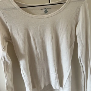 Mjuk tröja - Stretchig, mjuk, långärmad tröja från brandy Melville med fin passform