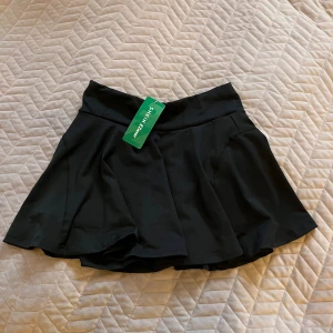 träningskjol - ny me prislapp. den e såå skön