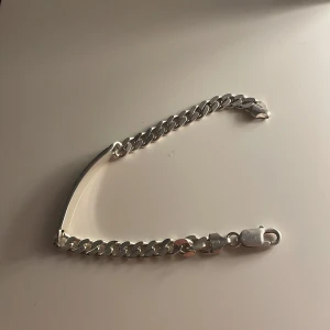 Sparsamt använt silverarmband - Sparsamt använt, nypris 599