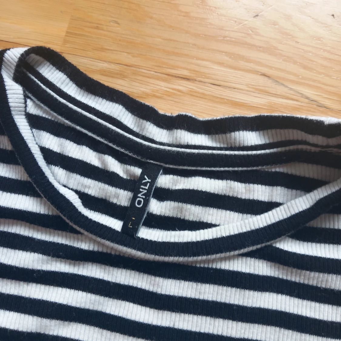 T shirt,sweet shirt storlek L 