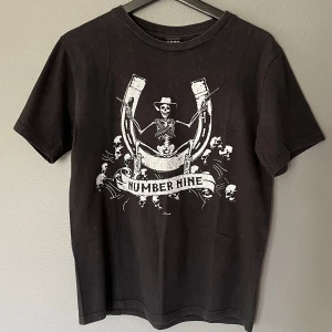 Number (N)ine Skeleton T-shirt - Rätt rare N(n) tröja i väldigt bra skick. Passar som en liten medium. Hör av er för frågor eller fler bilder!