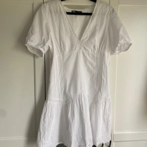 Zaraklänning - Klänning från zara! Använd en gång 😊