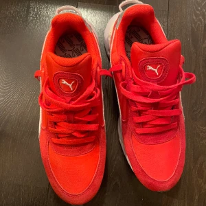 PUMA SNEAKERS SÄLJES  - Aldrig använda Puma skor, skick 10/10.