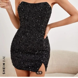 Nyårsklänning - Köpt från shein st s, men den är för kort för mig. Super fin klänning till nyåra