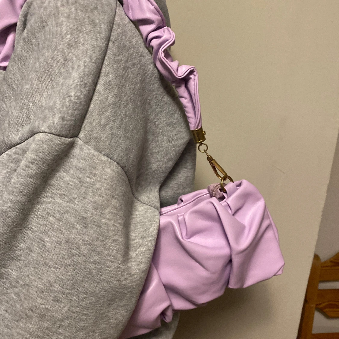 Lila mina väska