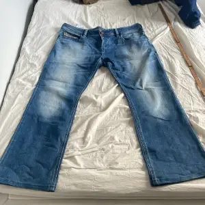 Diesel bootcut jeans w34 l30 nyskick 96cm ytterbenslängd 72cm innerbenslängd 94cm midja 