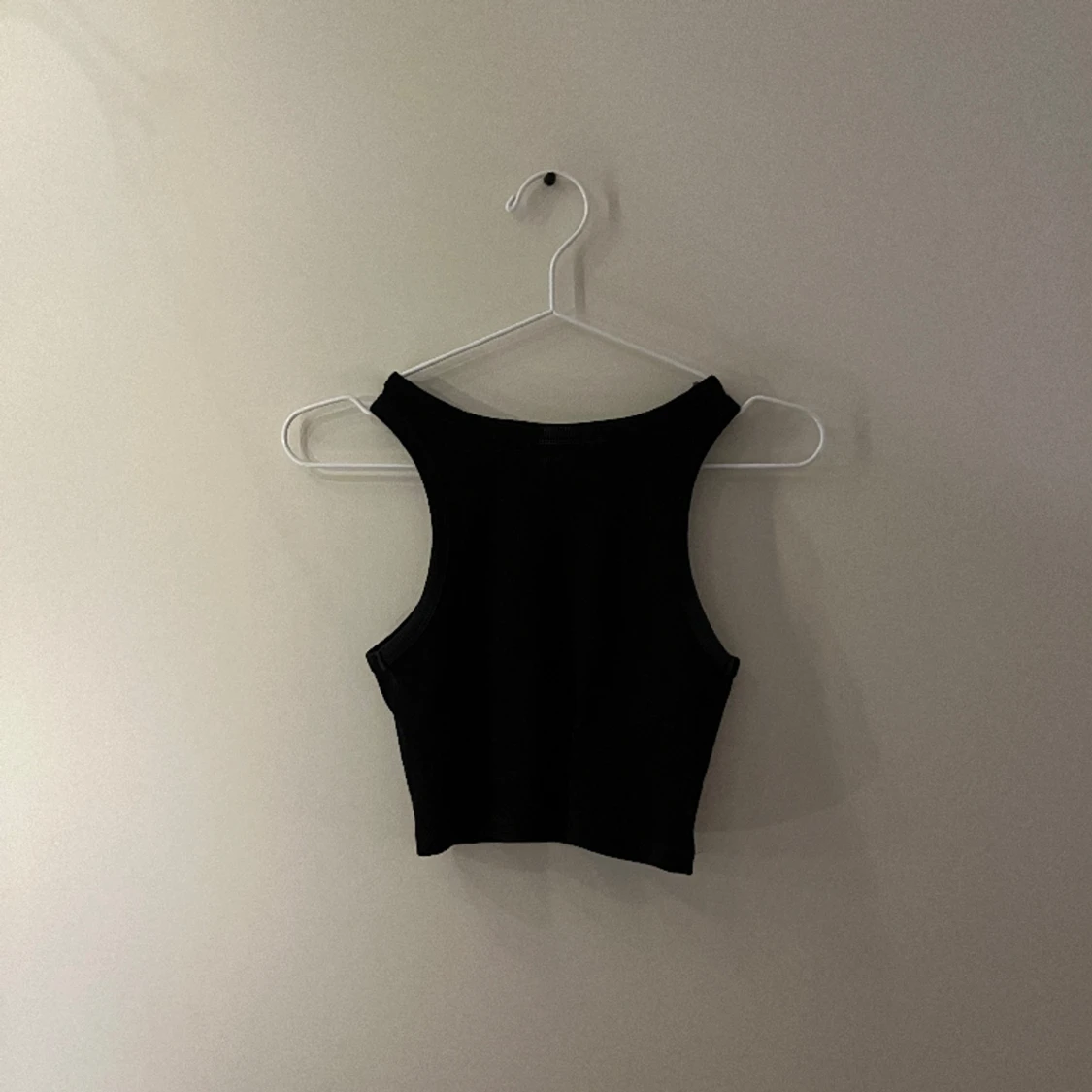 Basic svart topp - 90