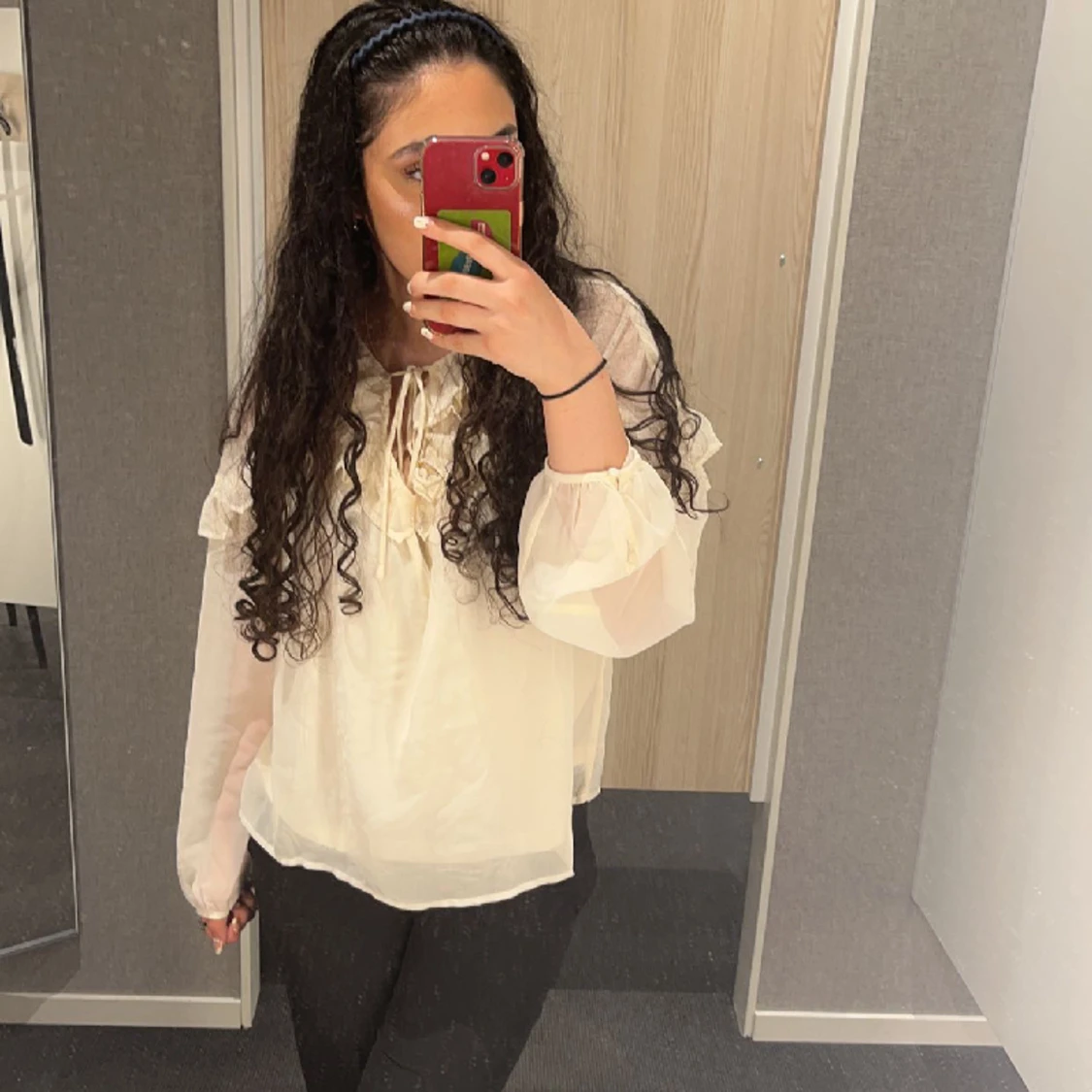 Blus med volanger - 91