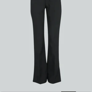 Lågmidjade kostymbyxor - Säljer mina helt nya lågmidjade kostymbyxor från bilbok i modellen Vera! Strl 38 men sitter som strl 36, säljer då jag redan har ett par❤️Köparen står för frakt!🫶