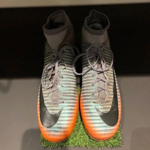 Nike Mercurial CR7 - Går inte att få tag i längre. Skick 8,5/10 bara lite smutsiga där framme. Priset går att diskutera.