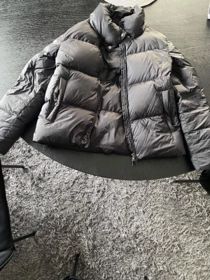 Jacka  - Använd fåtal gånger  Nyskick Inkl. frakt