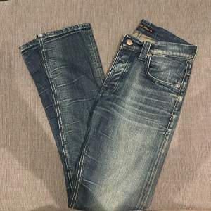 Väl omhändertagna Nudie jeans i storlek 30/32