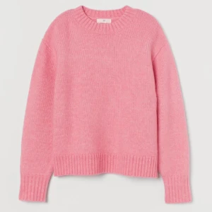 Stickad tröja - Rosa stickade tröja från hm i storlek XS 💕