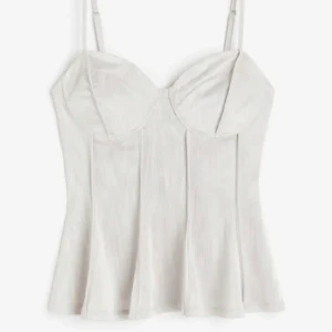 Korsett topp - Så cool top från hm som köptes idag med lapp kvar! Den passade tyvärr inte och det är därför jag säljer💗