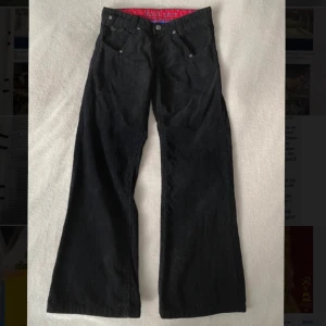 diesel manchesterbyxor - supercoola lågmidjade manchesterbyxor från diesel!! köpt på vinted men va för små 🍓