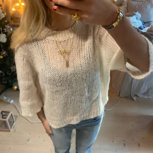 Tröja - SUPER snygg, i jätteeee bra kavlitet nypris runt 1500❤️