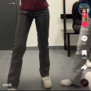 Skinn byxor  - Säljer jätte finna skinn byxor från lager 157 i xs använt typ 4 gånger💕