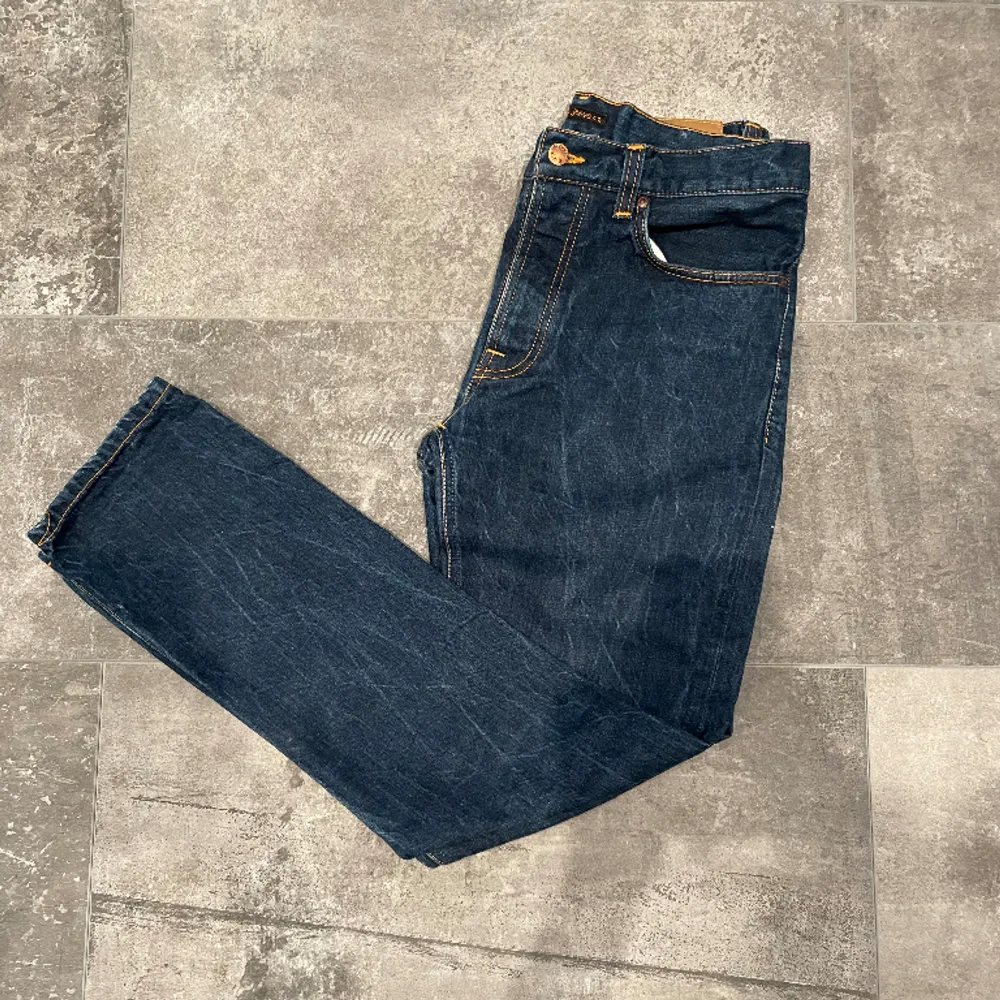 Nudie jeans i modellen fearless freddy. Skick 8,5/10 storlek 32/32. Färgen heter Dry ring. Tveka inte att kontakta mig vid fler bilder eller frågor!. Jeans & Byxor.