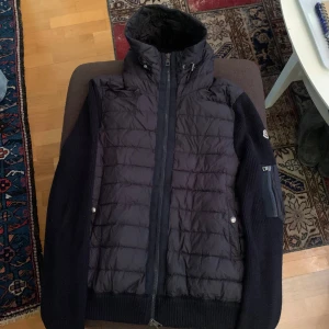 Moncler cardigan  - Strl XL möekblå 5200