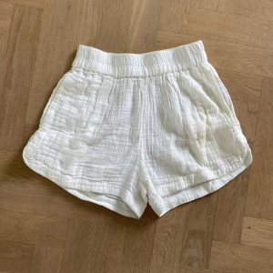 Linne shorts  - Fina linne shorts från rip curl💕 säljer då de inte kommer till användning, de är i bra skick 💗