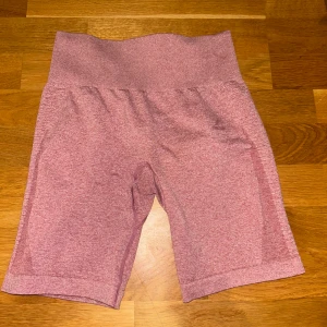 Levity shorts  - Tighta Träningsshorts i Medium från Levity. Strama men stretchiga. Passar Xs-M