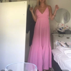 Klänning - Super fin rosa maxi klänning perfekt till sommaren 💗strl M/L slutsåld