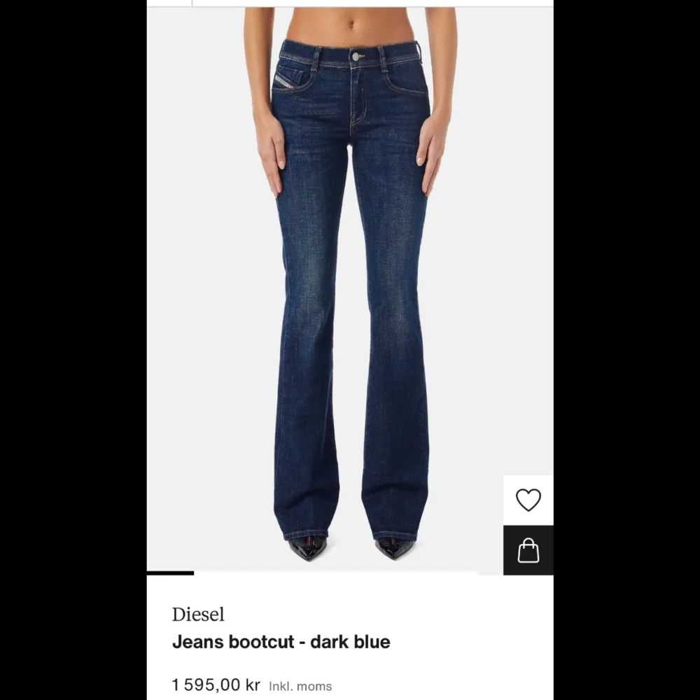 Jättesnygga nyköpta jeans från Diesel, säljer då de tyvärr inte var i rätt storlek. Helt oanvända med alla lappar kvar💕 Storlek: W29/L32 Nypris: 1595kr   Ps. Säljer även ett par i storlek 30/32!. Jeans & Byxor.