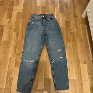 Oanvända jeans 