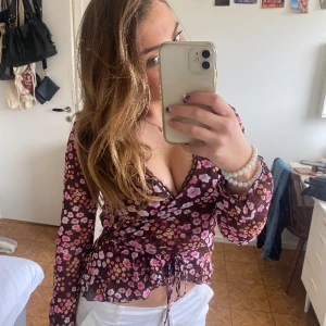 Super fin blus💗 - Använd 2-3 gånger💓 super fint skick, Bara att höra av er vid frågor 💞