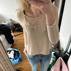 Blus - Super snygg och söt blus från Vero Moda i storlek M men passar även S💕 Aldrig använd så i super skick