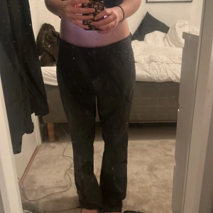 Byxor - Knappt använda. Skriv privat för fler bilder 💘