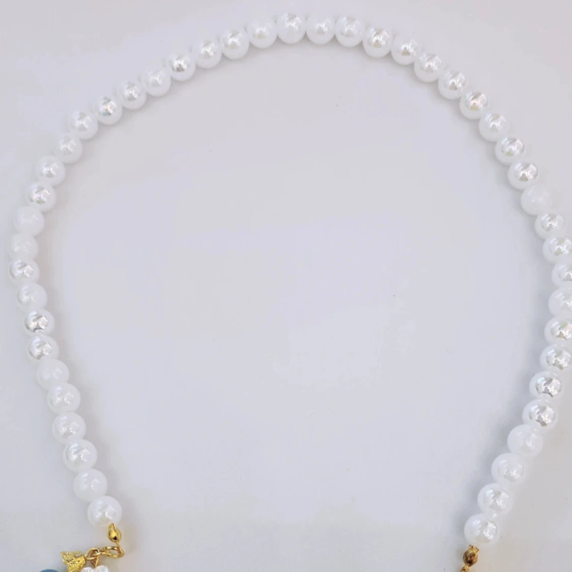 Vitt skimrigt halsband  - 90