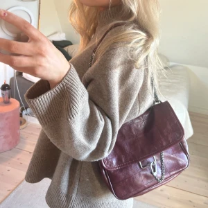 Väska - Super snygg röda väska från zara