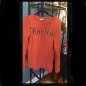 Harley davidson tröja  - Super fin harley davidson tröja med rinestones 