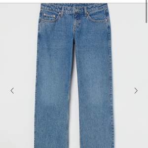 Weekday jeans modell ”arrow” strl 27/30 men har spärrat upp dem längst ned så de är som 27/32. 💗