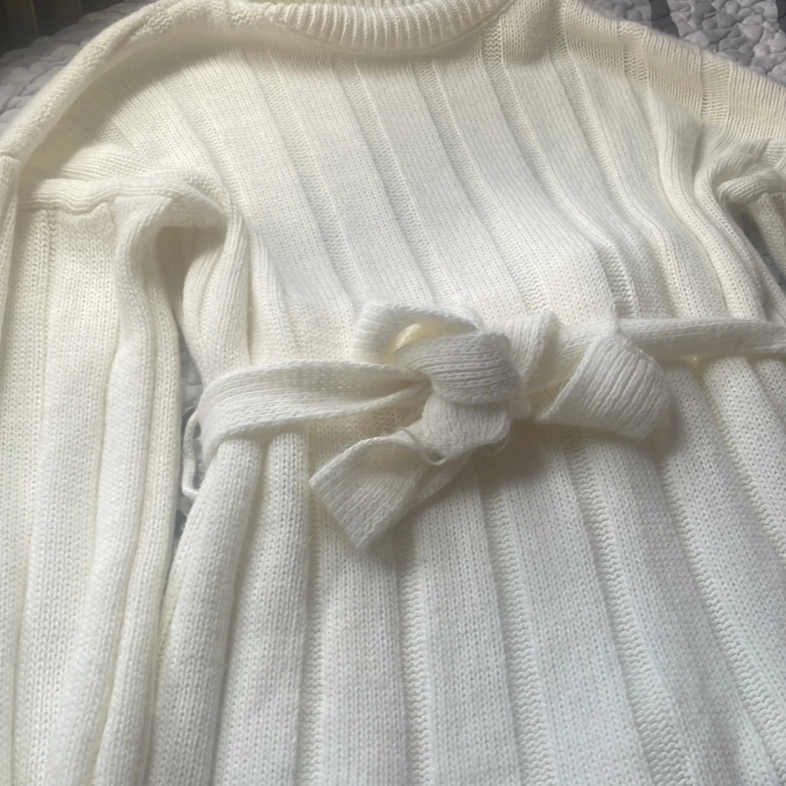 Ett jätte fint vitt stickat set storlek M - 91