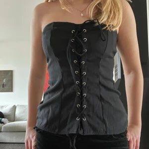 Söt topp - Snygg bandeau topp med snörning