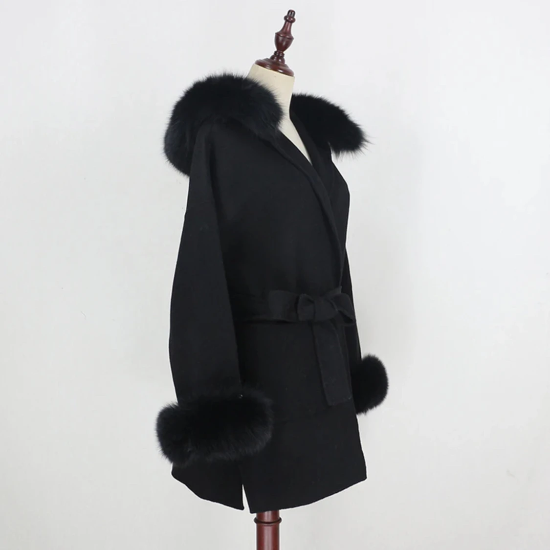 Svart pälskappa  - 90