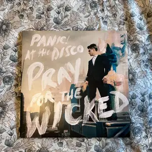 Panic! at the disco “pray for the wicked” vinyl, svart. Aldrig spelad och i nyskick!🌟💿