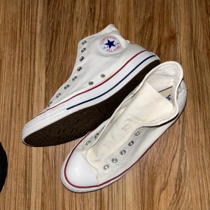 Converse skor  - Helt oanvända. Snören hittar jag inte, men det går att lägga till. 