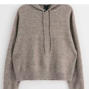 Stickad tröja  - Säljer denna superfina stickade tröjan då den inte används så mycket längre💕